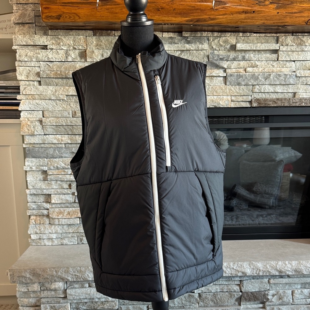 Nike Men's Black Quilted Vest